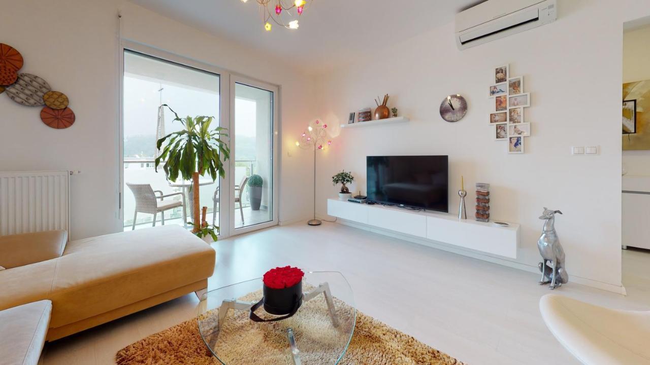 Bibi Centroom Apartment Πιεστάνυ Εξωτερικό φωτογραφία