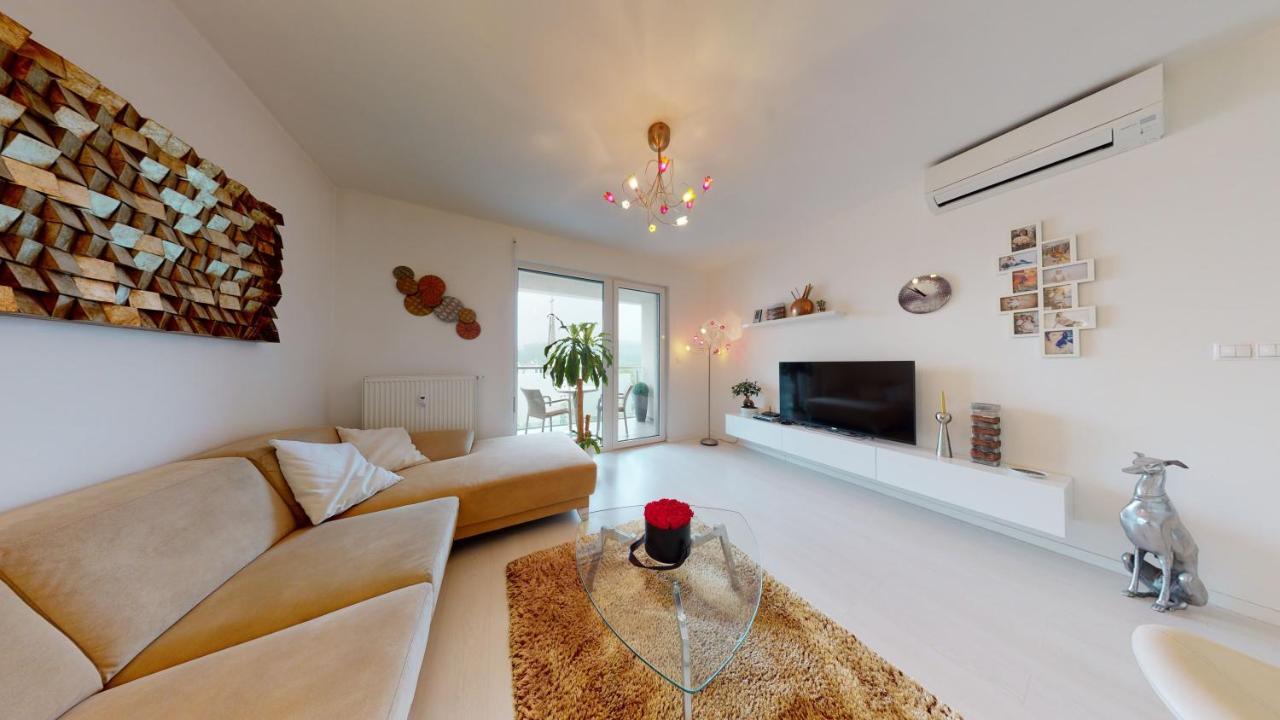 Bibi Centroom Apartment Πιεστάνυ Εξωτερικό φωτογραφία